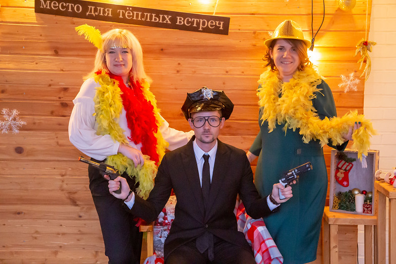 Новогоднее украшение зала для корпоратива в Новороссийске